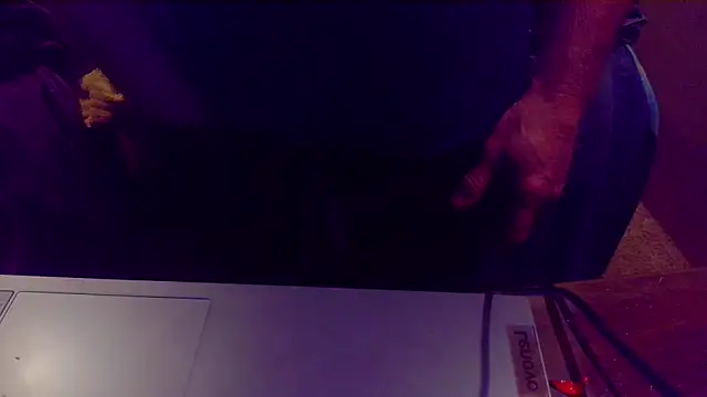 Snapshot of bluedragon0525 chatting on October 11, 2025, 3:39 am bluedragon0525 online show from October 11, 2025, 3:39 am