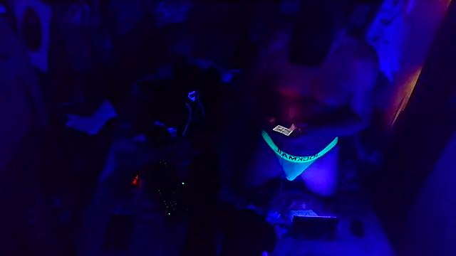 Snapshot of bluedragon0525 chatting on October 15, 2025, 8:14 am bluedragon0525 online show from October 15, 2025, 8:14 am