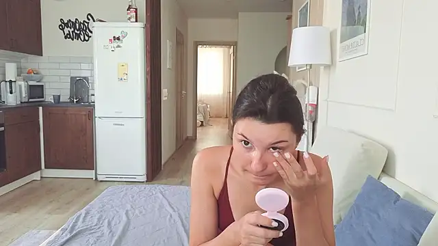 KristineEsme online show from March 7, 2026, 4:42 am