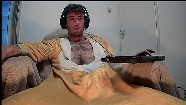 Snapshot of onesieboyx chatting on January 14, 2025, 12:14 pm onesieboyx online show from January 14, 2025, 12:14 pm