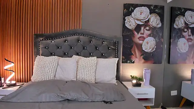 KimStone1 online show from December 22, 2025, 2:47 pm