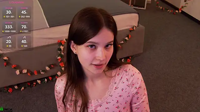 Rina Red online show from April 13, 2026, 1:44 am