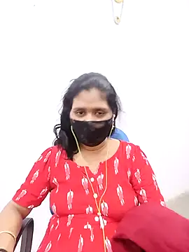 Snapshot of Lucky-Deepthi chatting on February 19, 2025, 12:35 am Lucky-Deepthi online show from February 19, 2025, 12:35 am