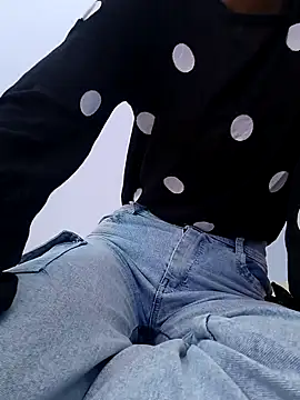 Snapshot of Barbie_183 chatting on March 6, 2025, 4:41 am Barbie 183 online show from March 6, 2025, 4:41 am