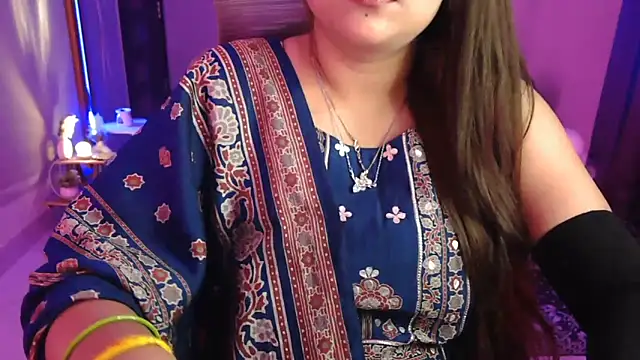 Snapshot of Mitikaa chatting on October 30, 2025, 2:51 pm Mitikaa online show from October 30, 2025, 2:51 pm