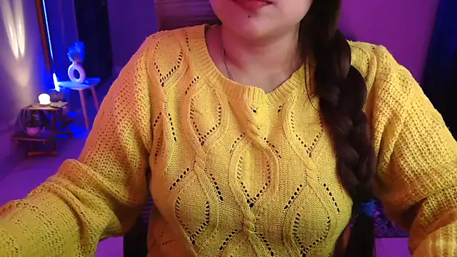 Snapshot of Mitikaa chatting on November 18, 2025, 4:00 pm Mitikaa online show from November 18, 2025, 4:00 pm