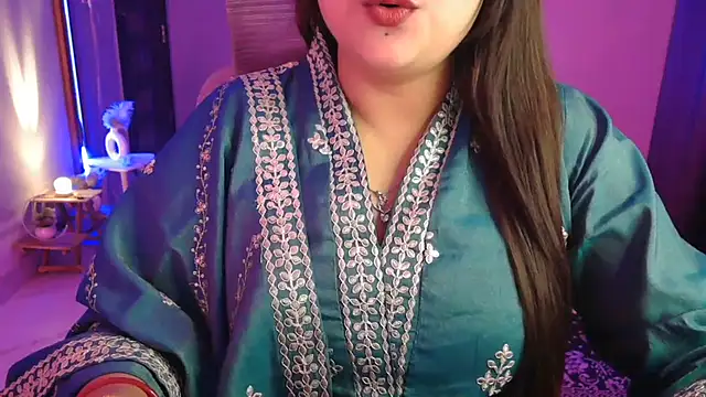 Snapshot of Mitikaa chatting on December 5, 2025, 3:20 pm Mitikaa online show from December 5, 2025, 3:20 pm