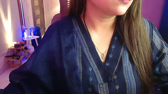 Snapshot of Mitikaa chatting on April 16, 2026, 1:45 pm Mitikaa online show from April 16, 2026, 1:45 pm