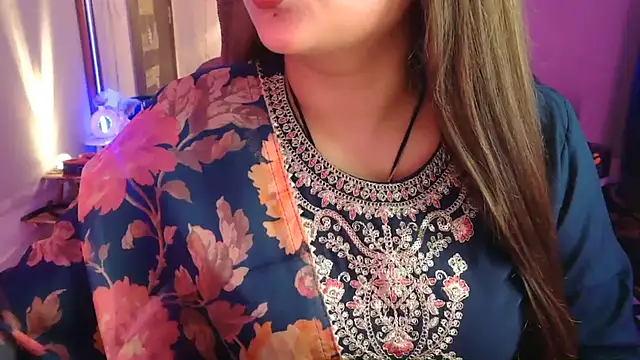 Snapshot of Mitikaa chatting on May 4, 2026, 1:40 pm Mitikaa online show from May 4, 2026, 1:40 pm
