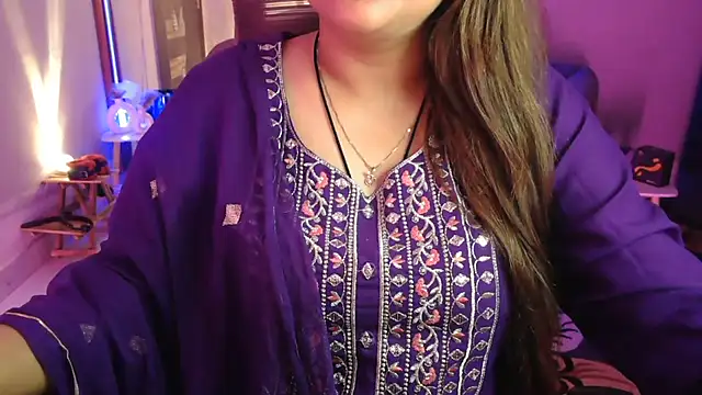Snapshot of Mitikaa chatting on May 11, 2026, 2:45 pm Mitikaa online show from May 11, 2026, 2:45 pm
