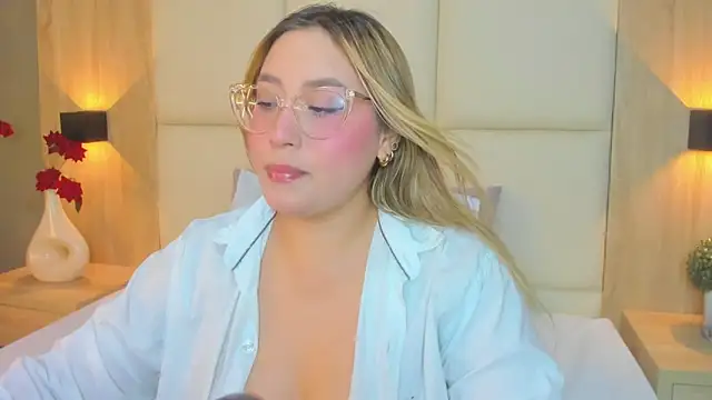 Snapshot of antonella_cutie_ chatting on April 24, 2026, 12:18 pm antonella cutie online show from April 24, 2026, 12:18 pm