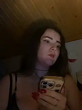 Snapshot of mewKate chatting on July 5, 2026, 6:37 pm mewKate online show from July 5, 2026, 6:37 pm