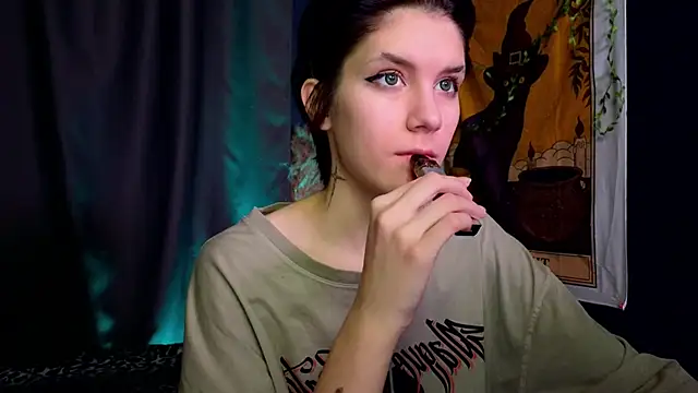 Snapshot of Hyeon_Jin chatting on January 5, 2025, 1:24 am Hyeon Jin online show from January 5, 2025, 1:24 am