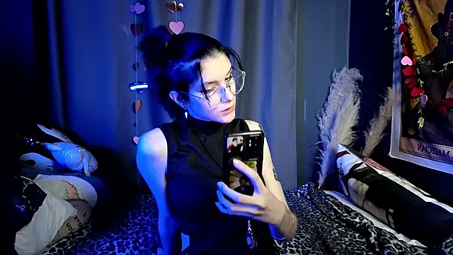 Snapshot of Hyeon_Jin chatting on February 24, 2025, 12:30 am Hyeon Jin online show from February 24, 2025, 12:30 am