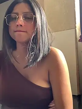 Snapshot of Adrianisx chatting on January 24, 2025, 4:17 pm Adrianisx online show from January 24, 2025, 4:17 pm