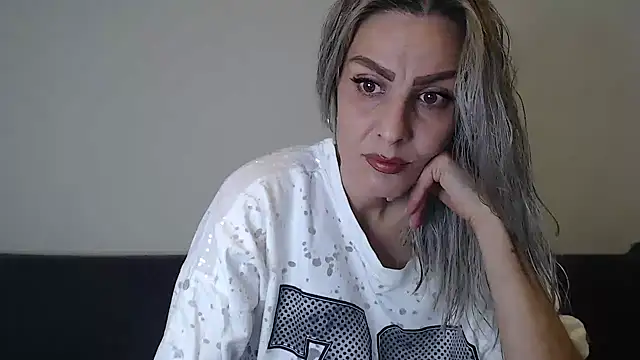 AshlineKatte online show from November 7, 2025, 1:22 pm