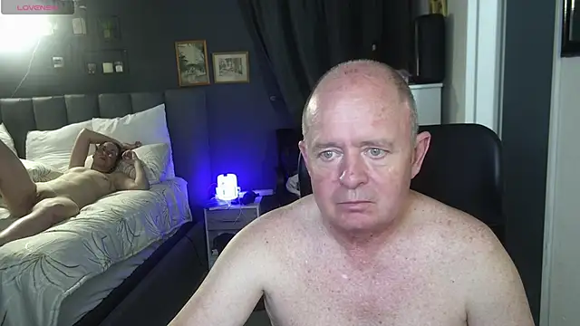 boeslaboes1 online show from November 4, 2025, 5:23 pm