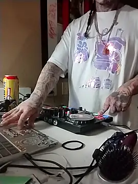 Snapshot of justthetip4209 chatting on March 18, 2025, 6:14 am justthetip4209 online show from March 18, 2025, 6:14 am