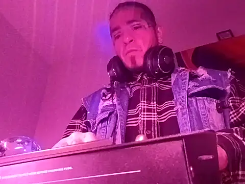 Snapshot of justthetip4209 chatting on October 4, 2025, 6:11 am justthetip4209 online show from October 4, 2025, 6:11 am