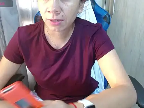 Danielagomez33 online show from June 10, 2026, 12:15 pm