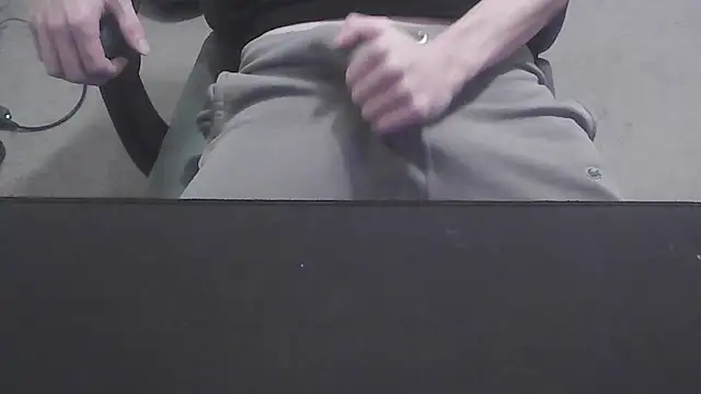 Snapshot of LoveFun02 chatting on December 1, 2025, 3:11 am LoveFun02 online show from December 1, 2025, 3:11 am