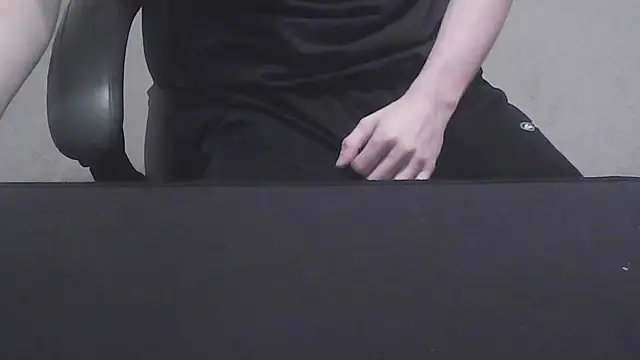 Snapshot of LoveFun02 chatting on December 2, 2025, 5:30 pm LoveFun02 online show from December 2, 2025, 5:30 pm