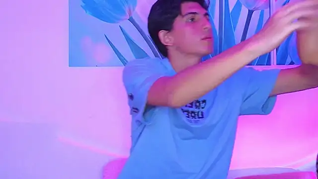 Ana and Leo online show from December 4, 2025, 2:37 pm