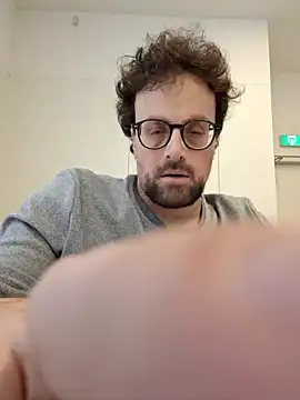 littlehairyman online show from March 3, 2025, 2:04 pm