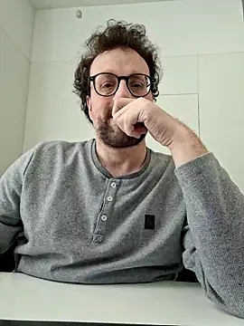 littlehairyman online show from March 6, 2025, 8:41 am