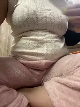 Snapshot of Red-Magic-25 chatting on February 4, 2025, 9:07 am Red-Magic-25 online show from February 4, 2025, 9:07 am