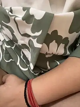 Snapshot of Red-Magic-25 chatting on October 7, 2025, 7:05 am Red-Magic-25 online show from October 7, 2025, 7:05 am