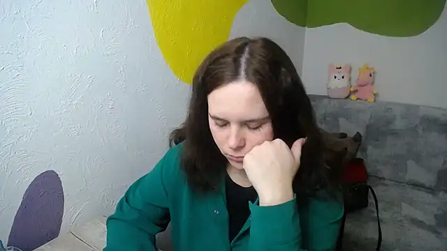 mini girly online show from November 13, 2025, 3:22 pm