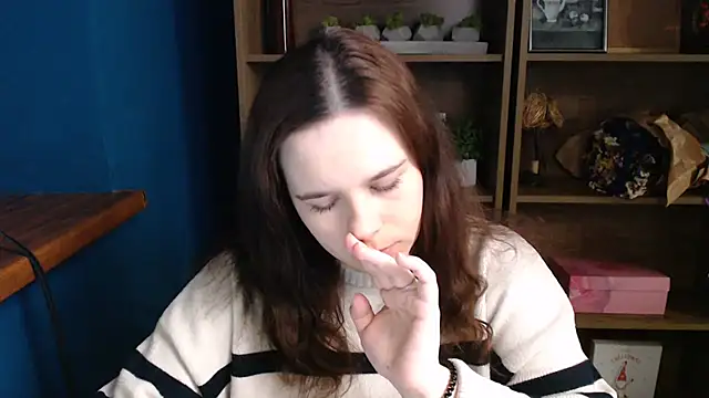 mini girly online show from December 17, 2025, 1:17 pm