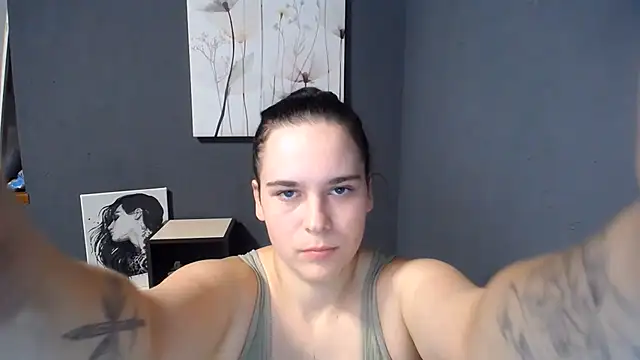 Snapshot of mini_girly chatting on July 6, 2026, 9:06 am mini girly online show from July 6, 2026, 9:06 am