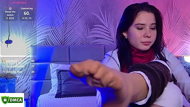 Emma plux online show from October 31, 2025, 8:21 pm