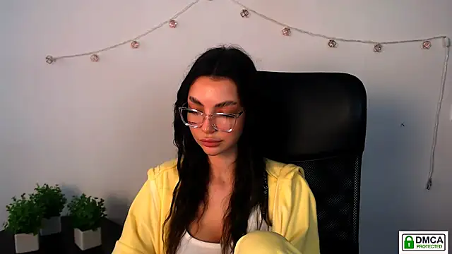 Lexi Jous online show from April 25, 2026, 1:41 pm