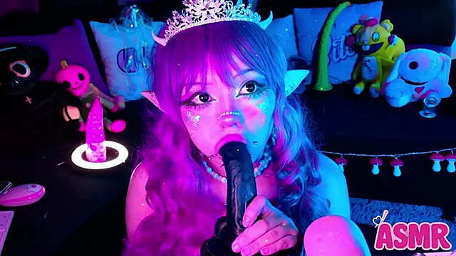 Snapshot of LaytonBox chatting on October 27, 2025, 2:21 pm LaytonBox online show from October 27, 2025, 2:21 pm