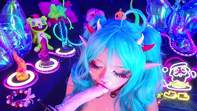 Snapshot of LaytonBox chatting on December 18, 2025, 2:12 pm LaytonBox online show from December 18, 2025, 2:12 pm