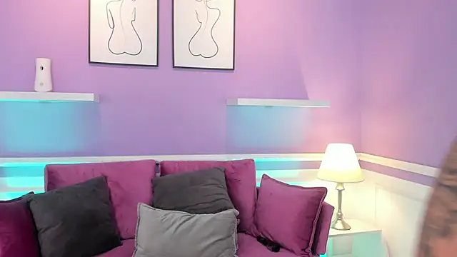 Emma Walkerr  online show from February 3, 2025, 10:11 pm