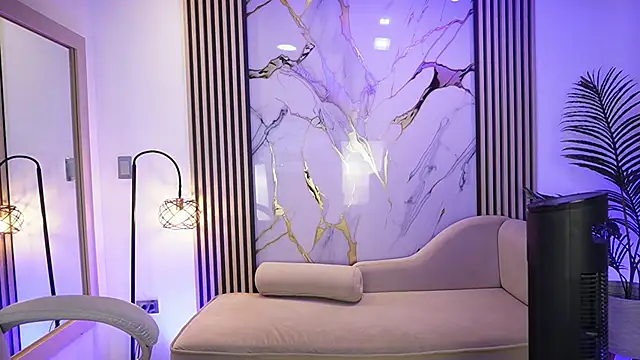 Emma Walkerr  online show from April 2, 2026, 7:11 pm