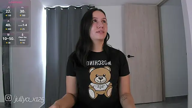 Jullya x online show from April 22, 2026, 8:32 pm