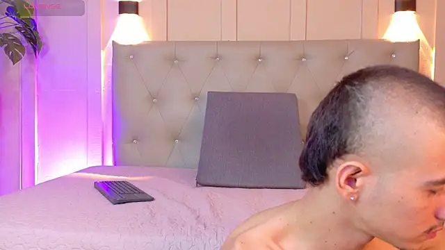 cristal antoni online show from November 29, 2025, 8:17 am