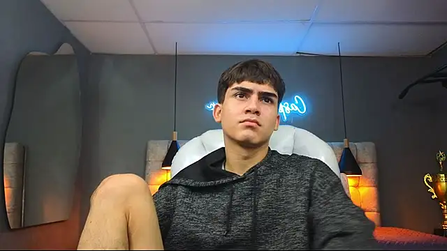 Tommy18   online show from March 5, 2025, 5:18 am