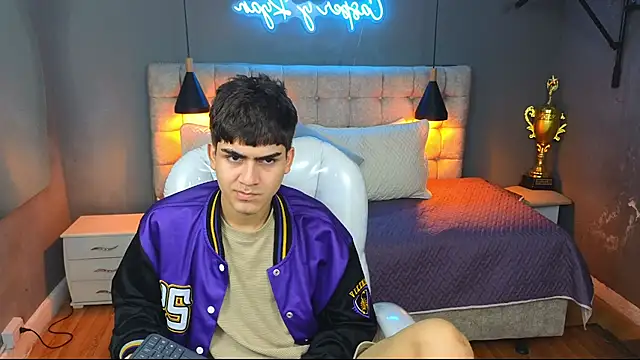 Tommy18   online show from March 6, 2025, 7:03 am