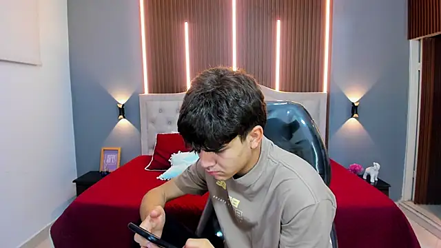 Tommy18   online show from October 25, 2025, 3:25 am