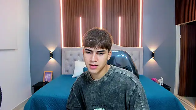 Tommy18   online show from November 5, 2025, 4:23 am