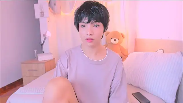 AllanYong18 online show from November 1, 2025, 10:50 am