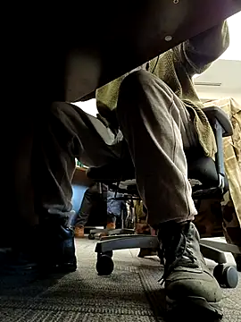 Snapshot of MrDaddyBbSnake chatting on March 3, 2025, 5:50 pm MrDaddyBbSnake online show from March 3, 2025, 5:50 pm