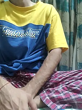 TOPMOON001 online show from March 25, 2026, 7:31 pm