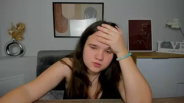 AdeleCruz online show from March 1, 2025, 4:33 pm